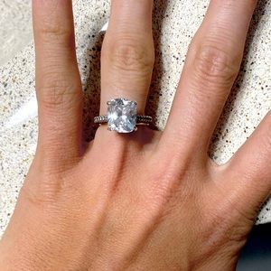 Everly London Ring (4ct) size 6